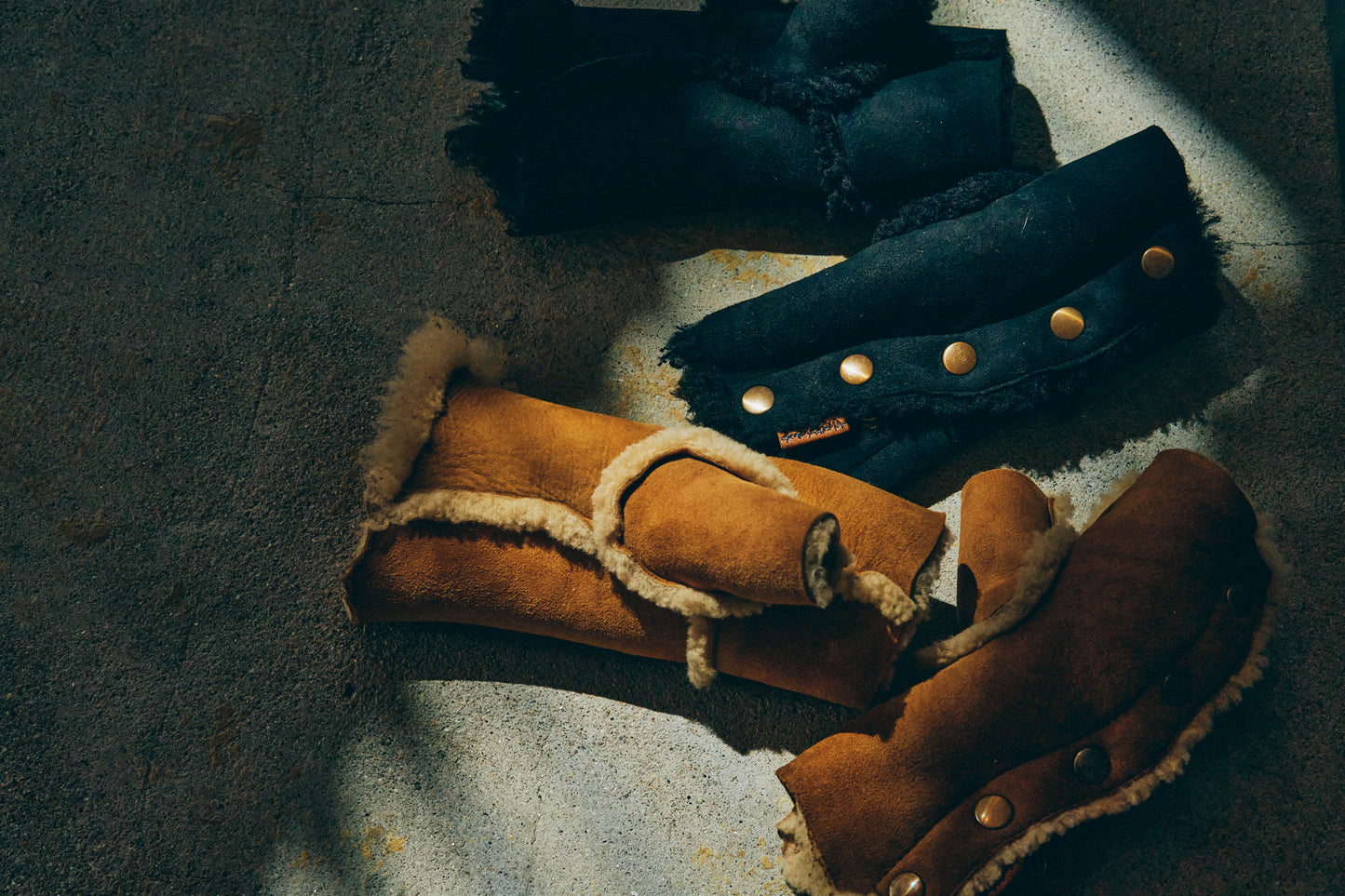 GOOD KARMA DEVELOPMENT / Reversible Mouton Gloves "WHIPPLE" / BROWN