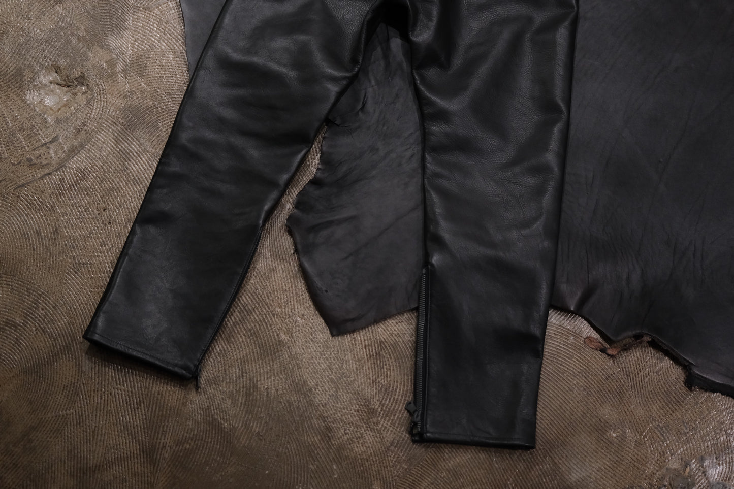 BAA COSTUME MFG. "MUSTANG LEATHER PANTS” OILED HORSEHIDE / Bow&Arrow