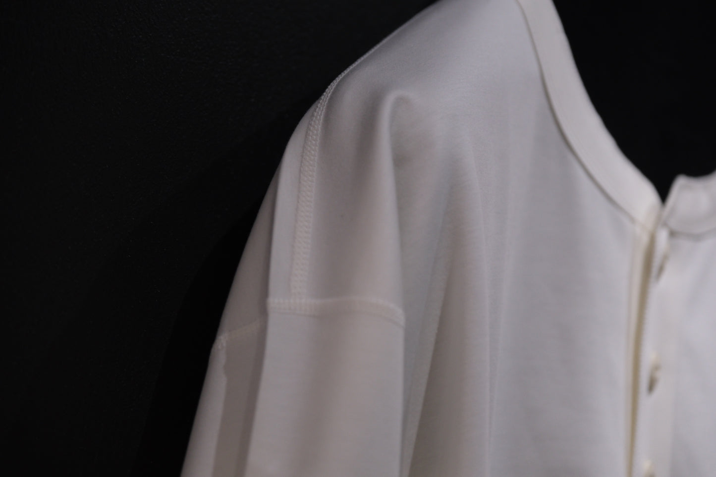 Re:Sarto / COTTON COMPACT JERSEY 3 BUTTON HENLEY OVER TEE / WHITE