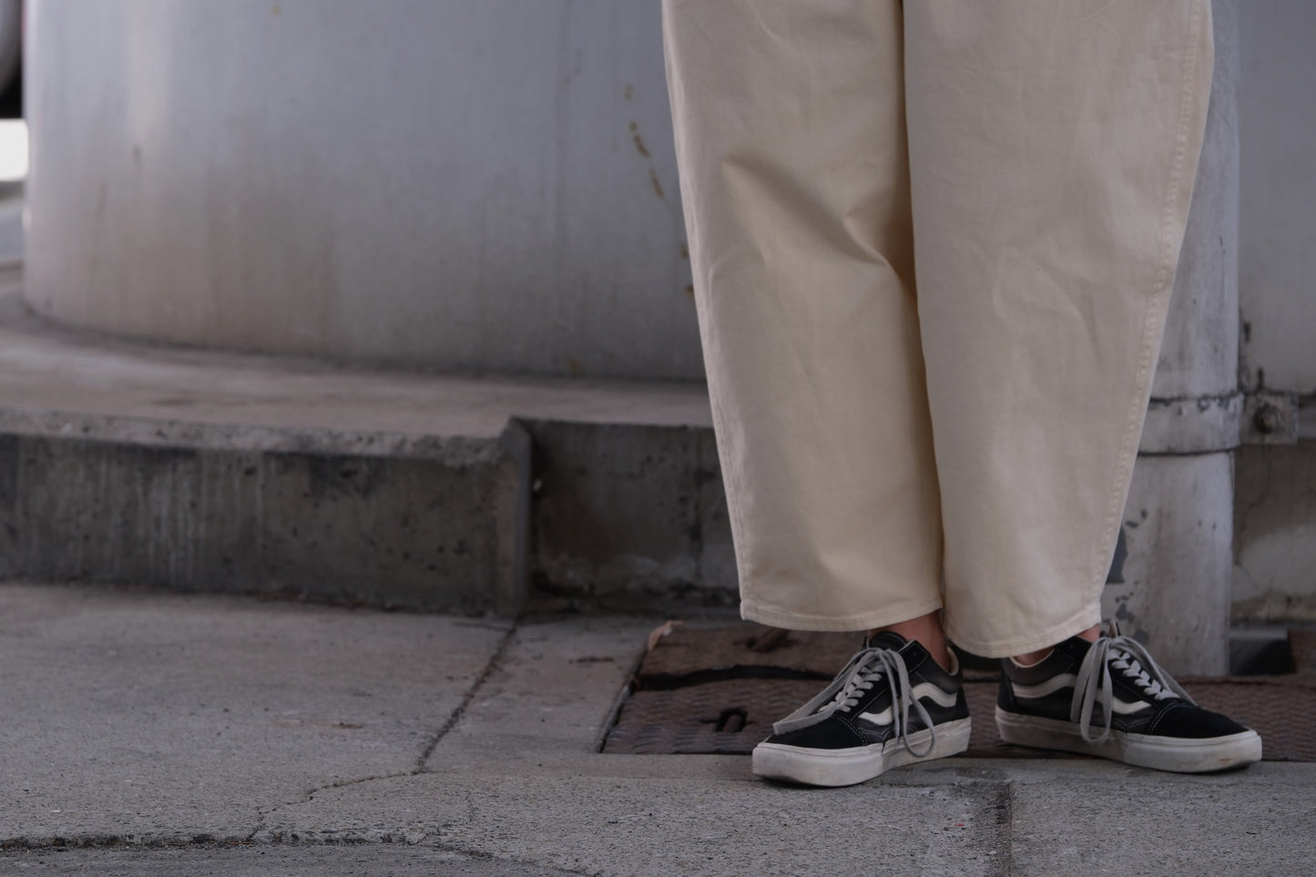 Conveys "The CLIMBING PANT"