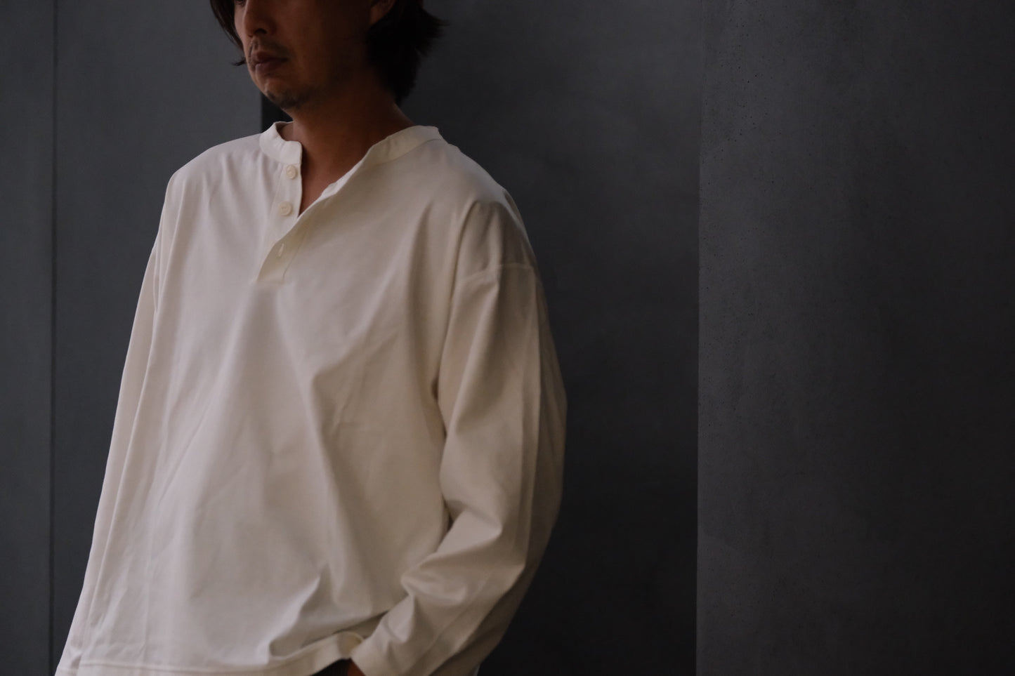 Re:Sarto / COTTON COMPACT JERSEY 3 BUTTON HENLEY OVER TEE / WHITE
