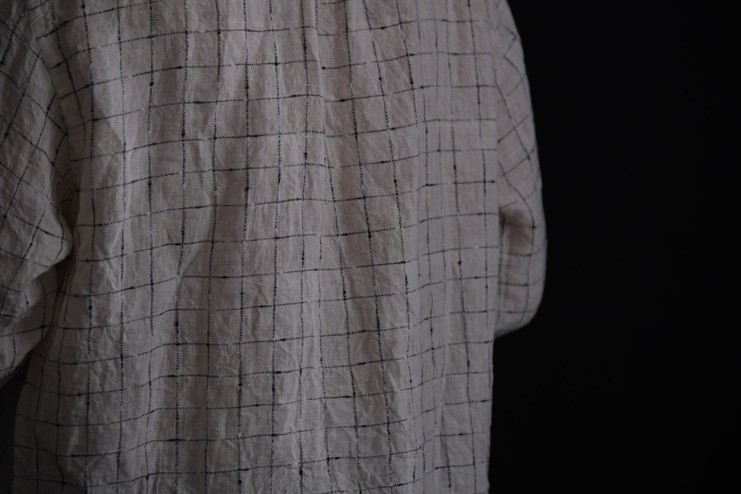 Wright. Oversized stand collar shirt (LINEN NAVY CHECKED &STRIPE)