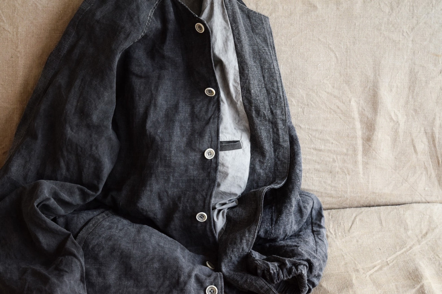 【受注商品】wright. / No-coller coach jacket (Hight density nylon taffeta coating / European vintage linen Sumi ink dye )