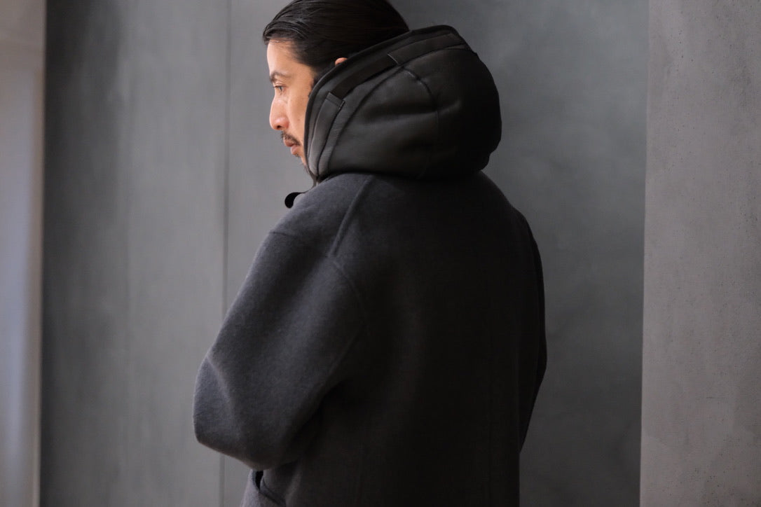 POSTELEGANT/ Mouton Hood