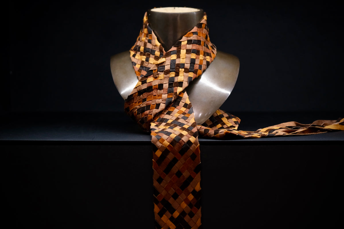GOOD KARMA DEVELOPMENT /  Leather Stole"CASTRO" / BROWN