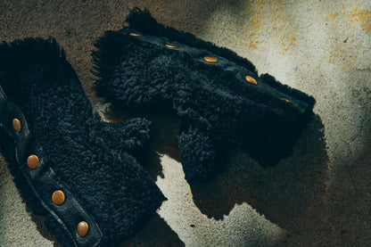 GOOD KARMA DEVELOPMENT /  Reversible  Mouton Gloves "WHIPPLE" / BLACK