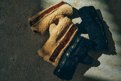 GOOD KARMA DEVELOPMENT /  Reversible  Mouton Gloves "WHIPPLE" / BLACK