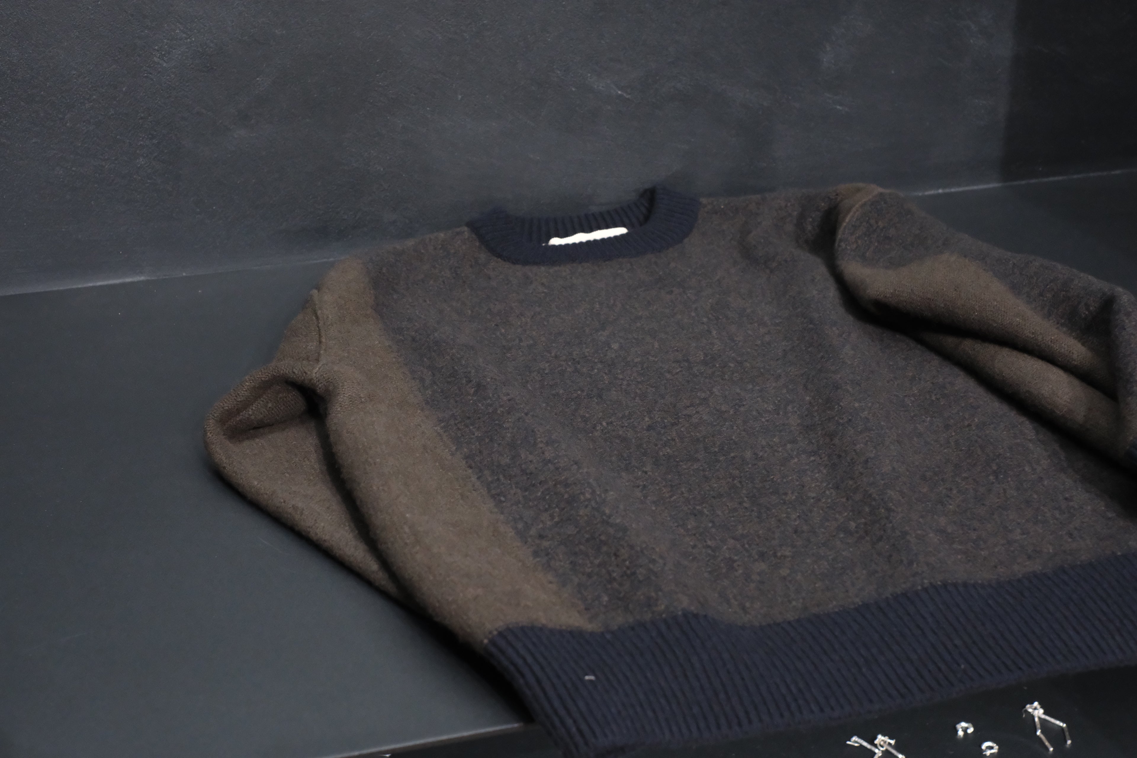 Slope slow /BICOLOR CREWNECK SWEATER