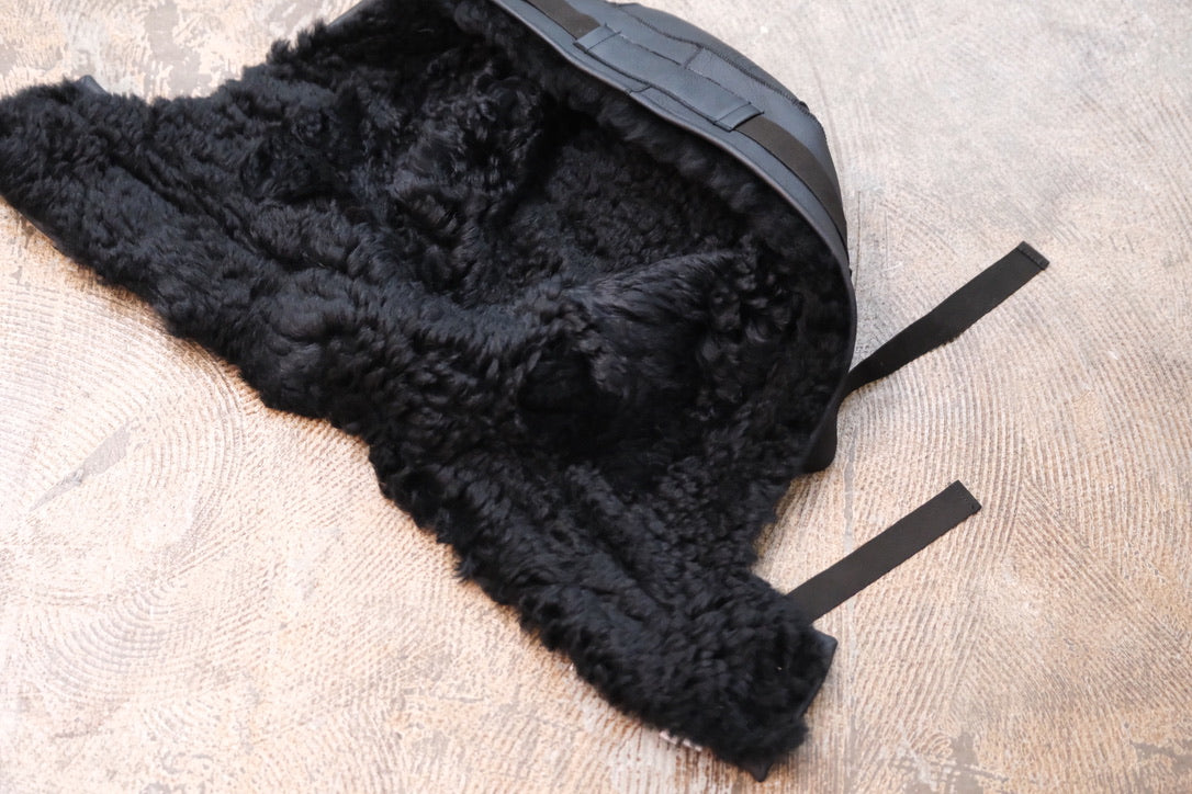 POSTELEGANT/ Mouton Hood