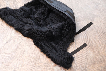 POSTELEGANT/ Mouton Hood