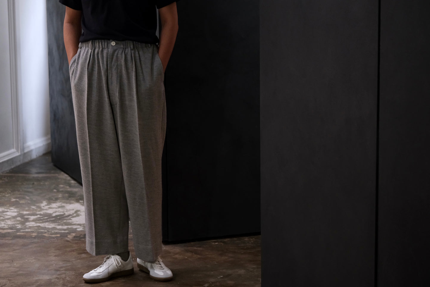 nonnotte/Elastic In-Tuck Wide Tapered Trousers/Super 120’s Air Inlay Melton