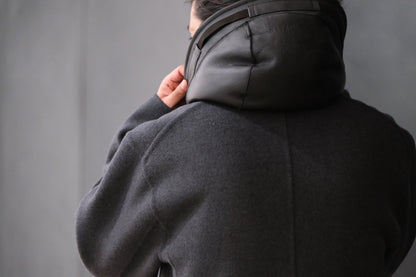 POSTELEGANT/ Mouton Hood