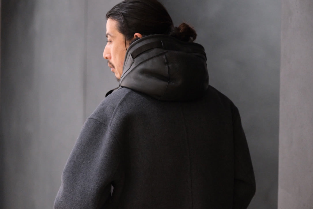 POSTELEGANT/ Mouton Hood