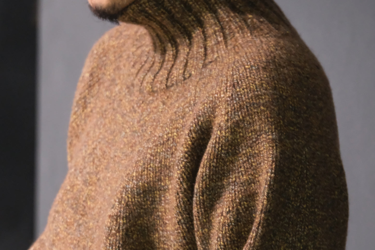 Slope slow / YOKE TOP TURTLE NECK SWEATER