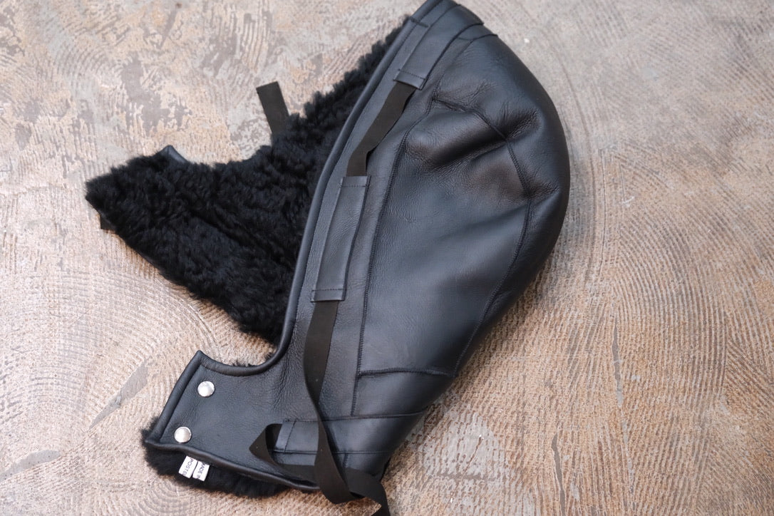 POSTELEGANT/ Mouton Hood