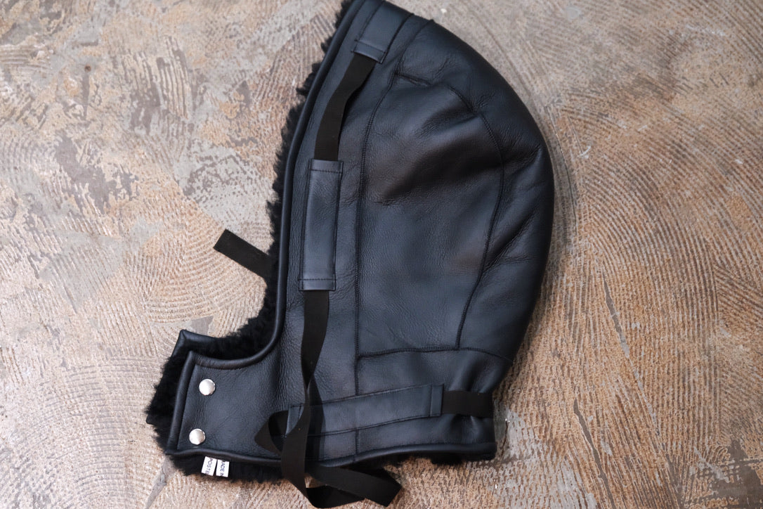 POSTELEGANT/ Mouton Hood