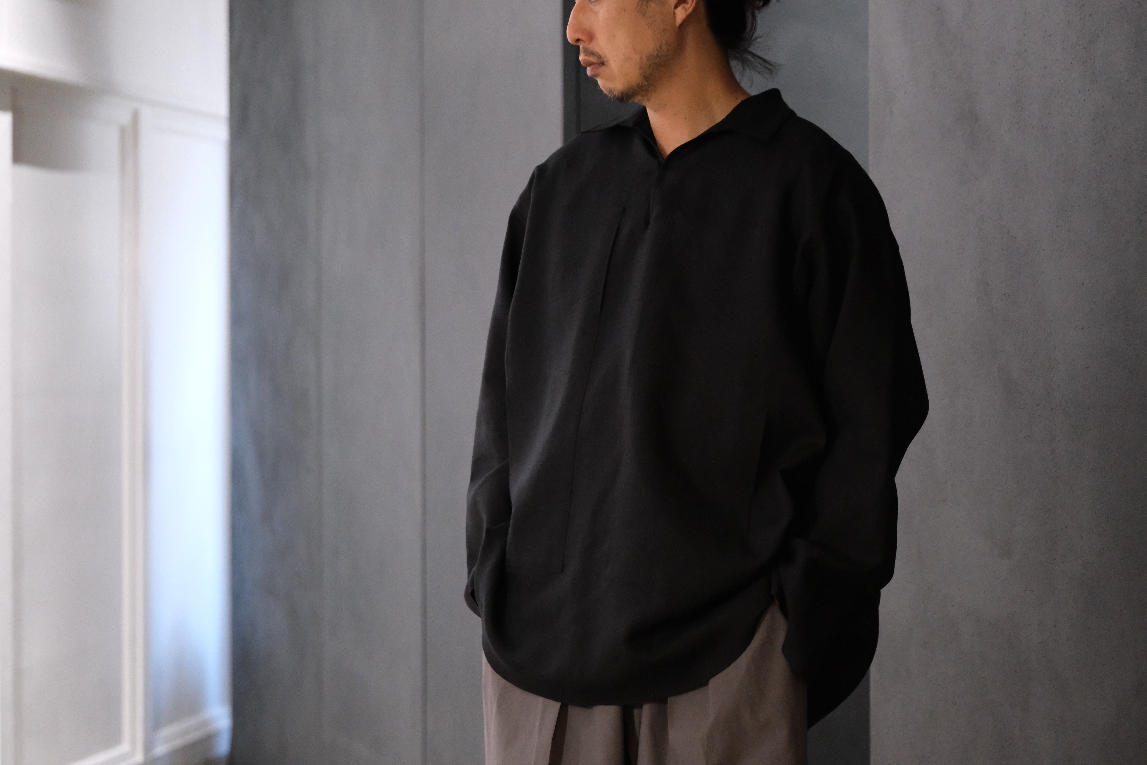 POSTELEGANT/ Linen Gathered Pull-Over Shirt/Black – Lister