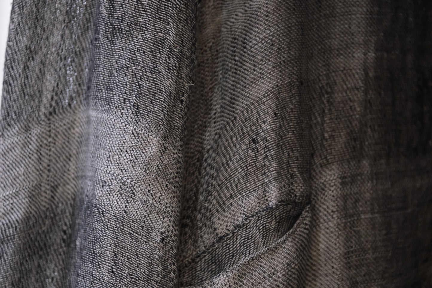 Isabella Stefanelli / (XVI)_Pablo Coat / Fabric 35_E “ On Ecru “ Hand Woven