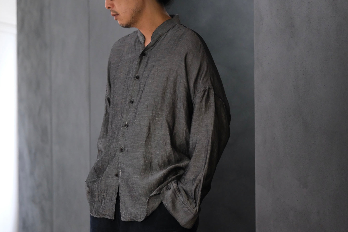 【受注商品】MINIMAL SLOPE / TOP BUTTONLESS SHIRT　(Sample Color : 無染色)