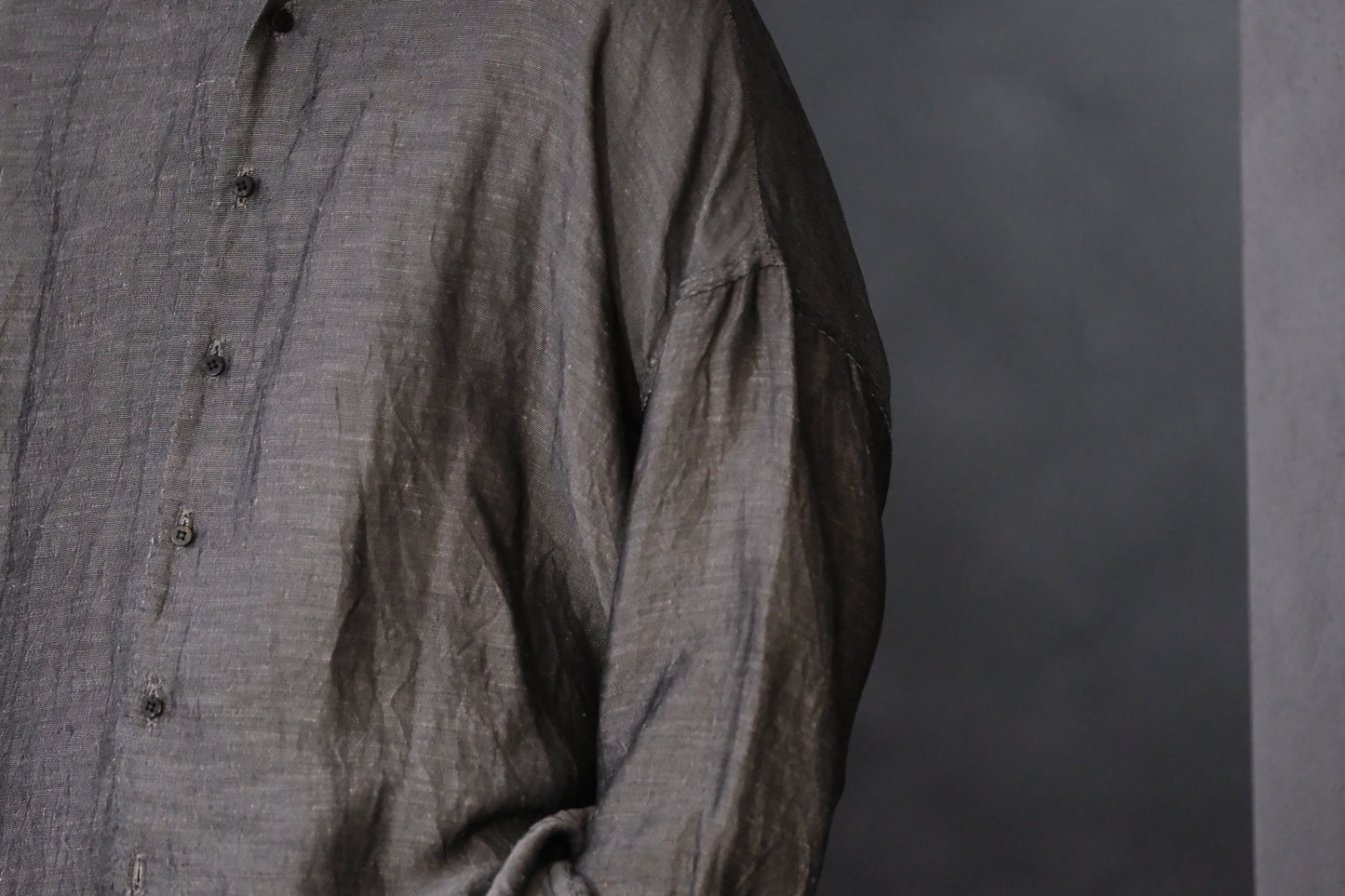 【受注商品】MINIMAL SLOPE / TOP BUTTONLESS SHIRT　(Sample Color : 無染色)