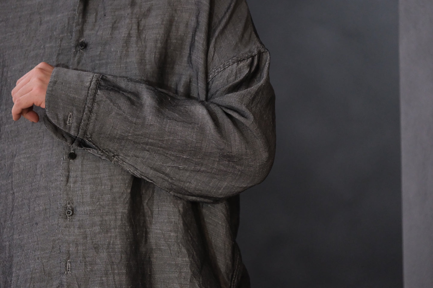 【受注商品】MINIMAL SLOPE / TOP BUTTONLESS SHIRT　(Sample Color : 無染色)