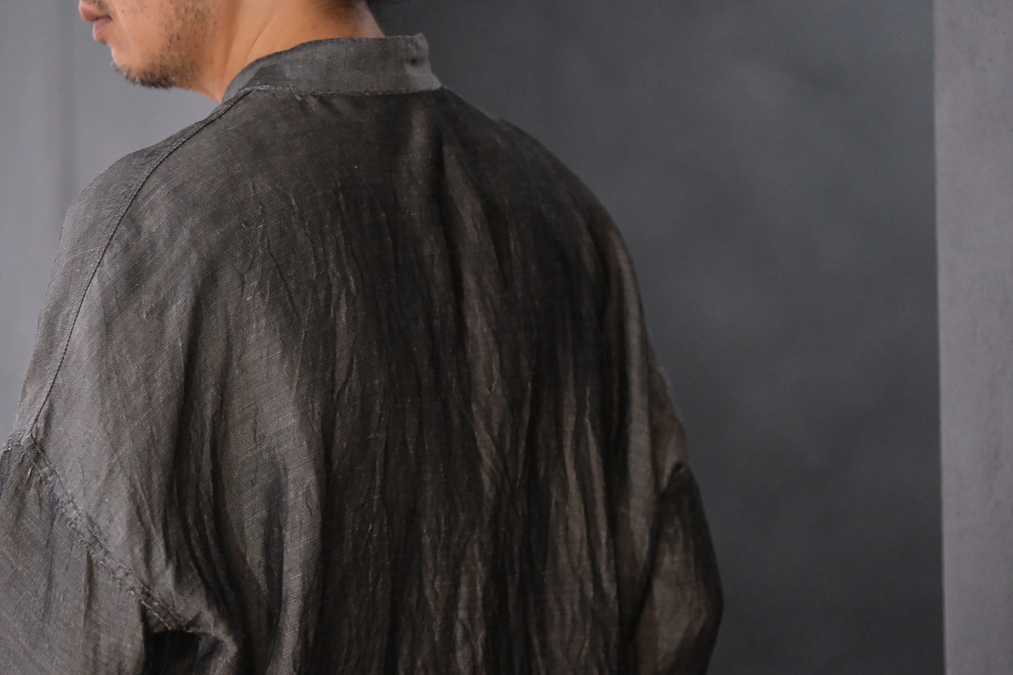 【受注商品】MINIMAL SLOPE / TOP BUTTONLESS SHIRT　(Sample Color : 無染色)