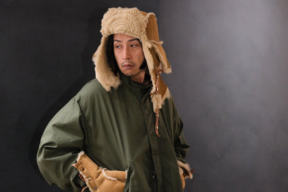 GOOD KARMA DEVELOPMENT /  MOUTON BOMBER CAP “MOORE” / CAMEL