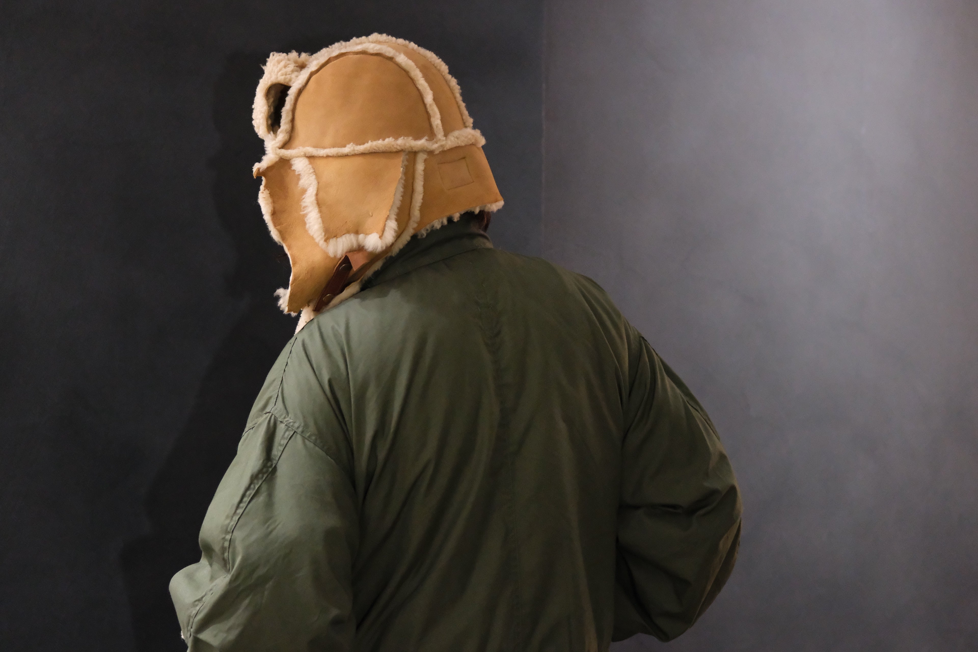 GOOD KARMA DEVELOPMENT / MOUTON BOMBER CAP “MOORE” / CAMEL – Lister