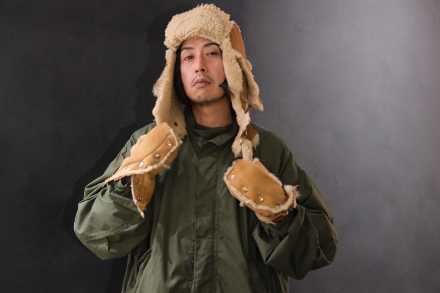 GOOD KARMA DEVELOPMENT /  MOUTON BOMBER CAP “MOORE” / CAMEL