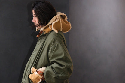 GOOD KARMA DEVELOPMENT /  MOUTON BOMBER CAP “MOORE” / CAMEL