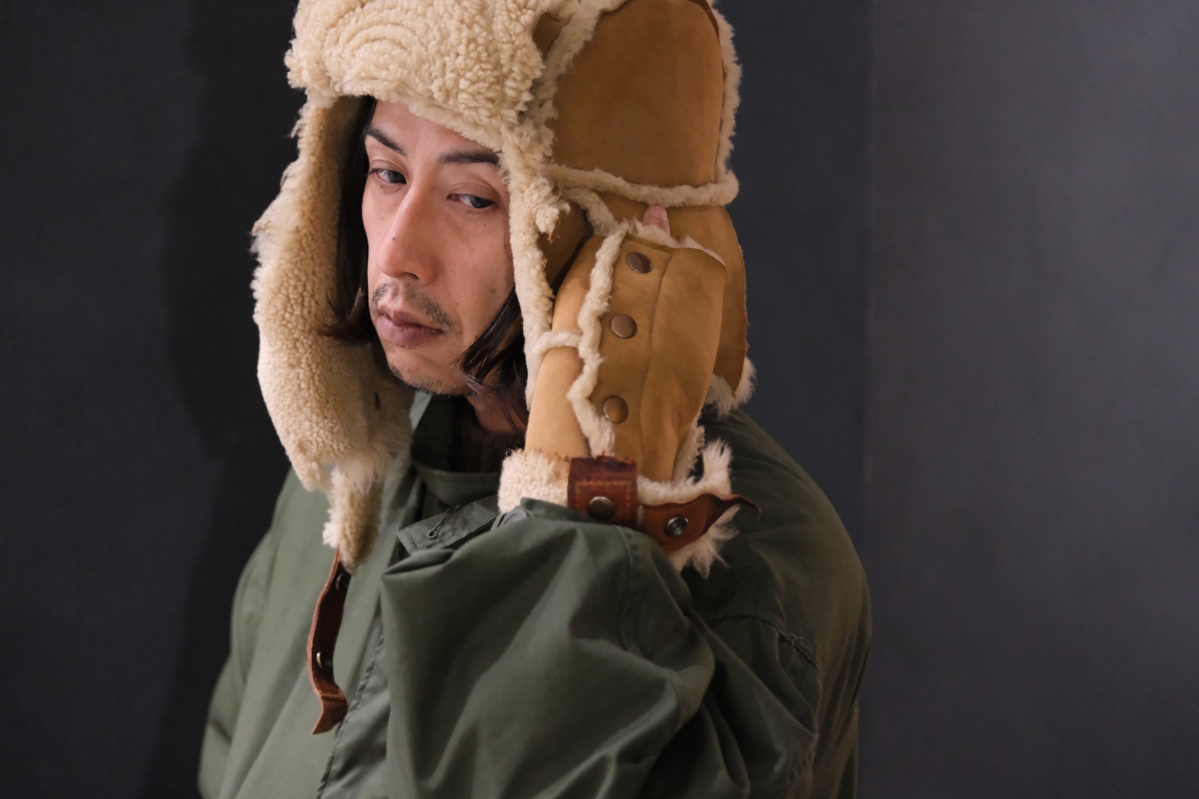 GOOD KARMA DEVELOPMENT / MOUTON BOMBER CAP “MOORE” / CAMEL – Lister
