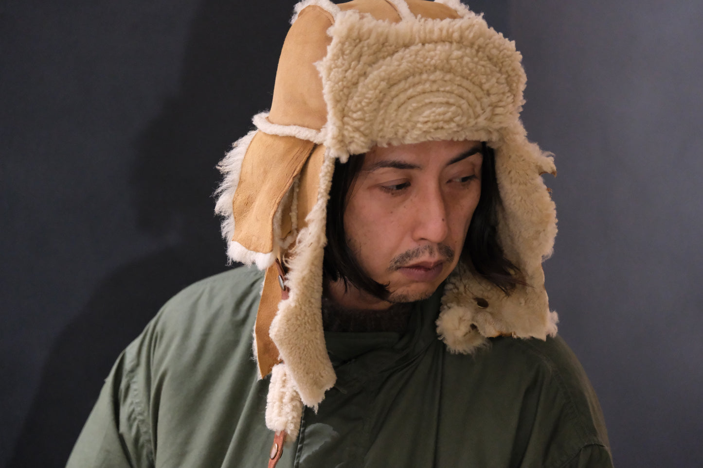GOOD KARMA DEVELOPMENT /  MOUTON BOMBER CAP “MOORE” / CAMEL