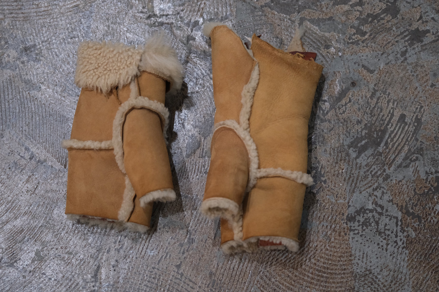 GOOD KARMA DEVELOPMENT /  Reversible  Mouton Gloves "WHIPPLE" / BROWN