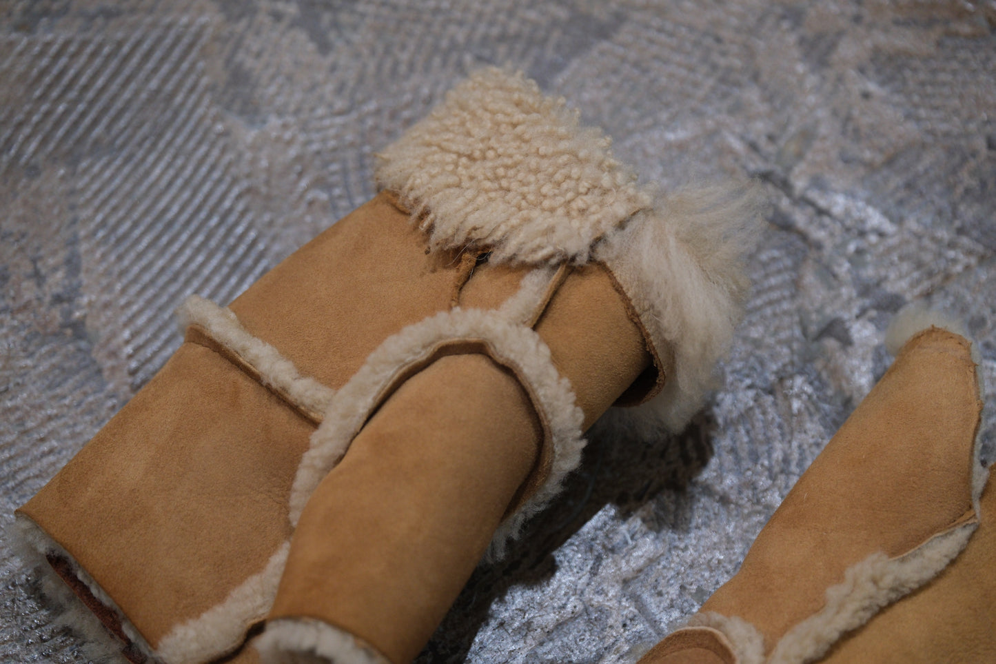 GOOD KARMA DEVELOPMENT /  Reversible  Mouton Gloves "WHIPPLE" / BROWN