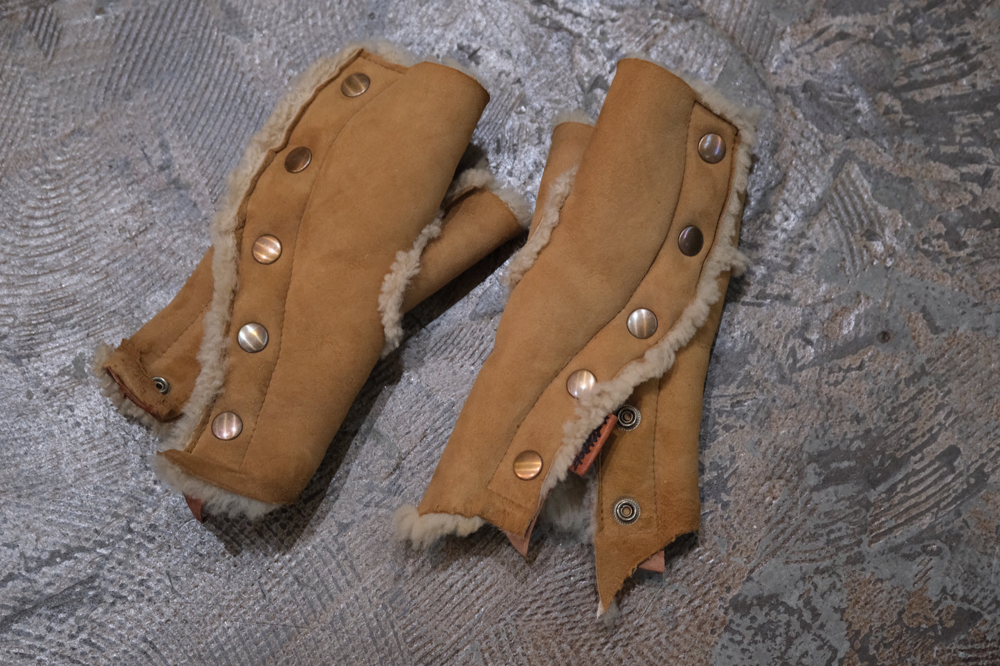 GOOD KARMA DEVELOPMENT /  Reversible  Mouton Gloves "WHIPPLE" / BROWN