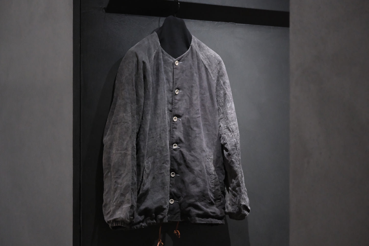 【受注商品】wright. / No-coller coach jacket (Hight density nylon taffeta coating / European vintage linen Sumi ink dye )