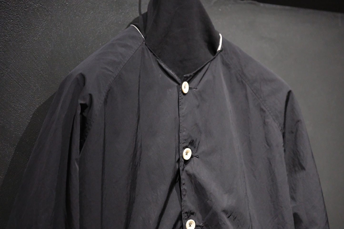 【受注商品】wright. / No-coller coach jacket (Hight density nylon taffeta coating / European vintage linen Sumi ink dye )