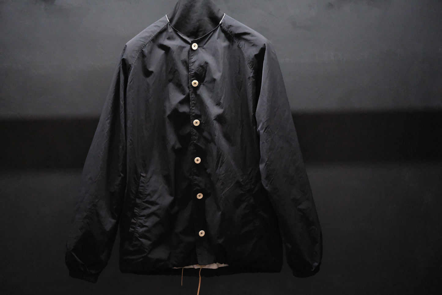 【受注商品】wright. / No-coller coach jacket (Hight density nylon taffeta coating / European vintage linen Sumi ink dye )