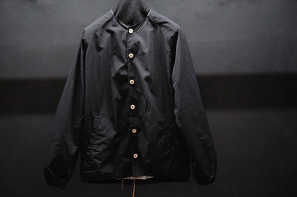 【受注商品】wright. / No-coller coach jacket (Hight density nylon taffeta coating / European vintage linen Sumi ink dye )
