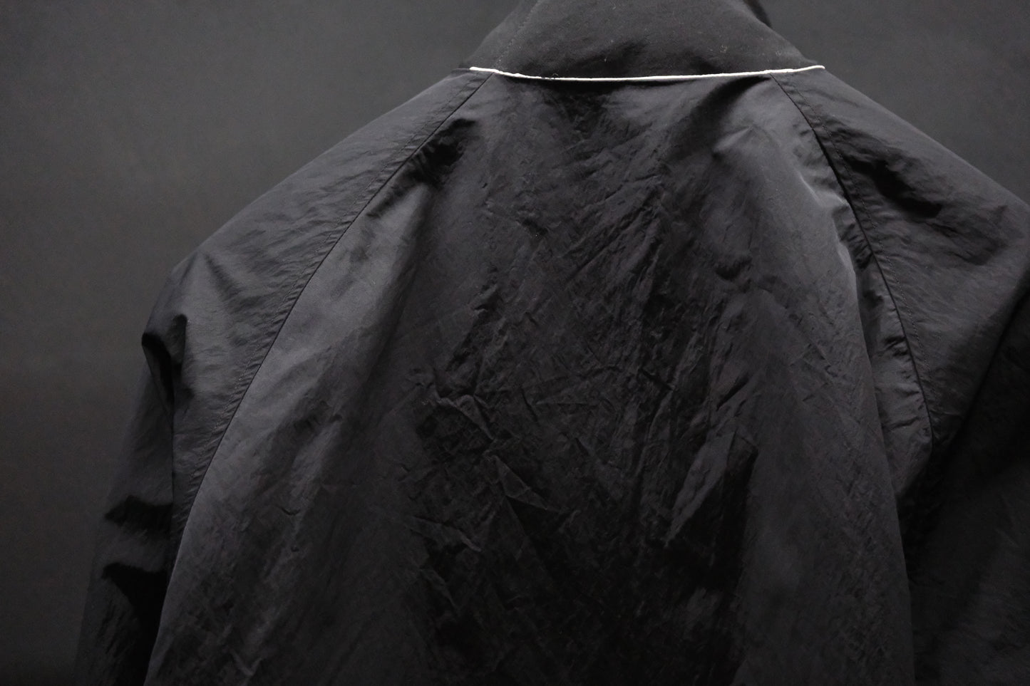 【受注商品】wright. / No-coller coach jacket (Hight density nylon taffeta coating / European vintage linen Sumi ink dye )