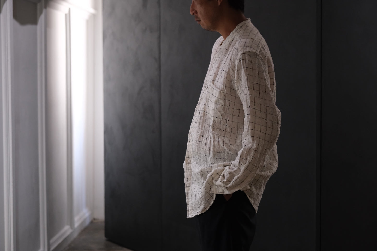 Wright. Oversized stand collar shirt  (LINEN NAVY CHECKED &STRIPE)