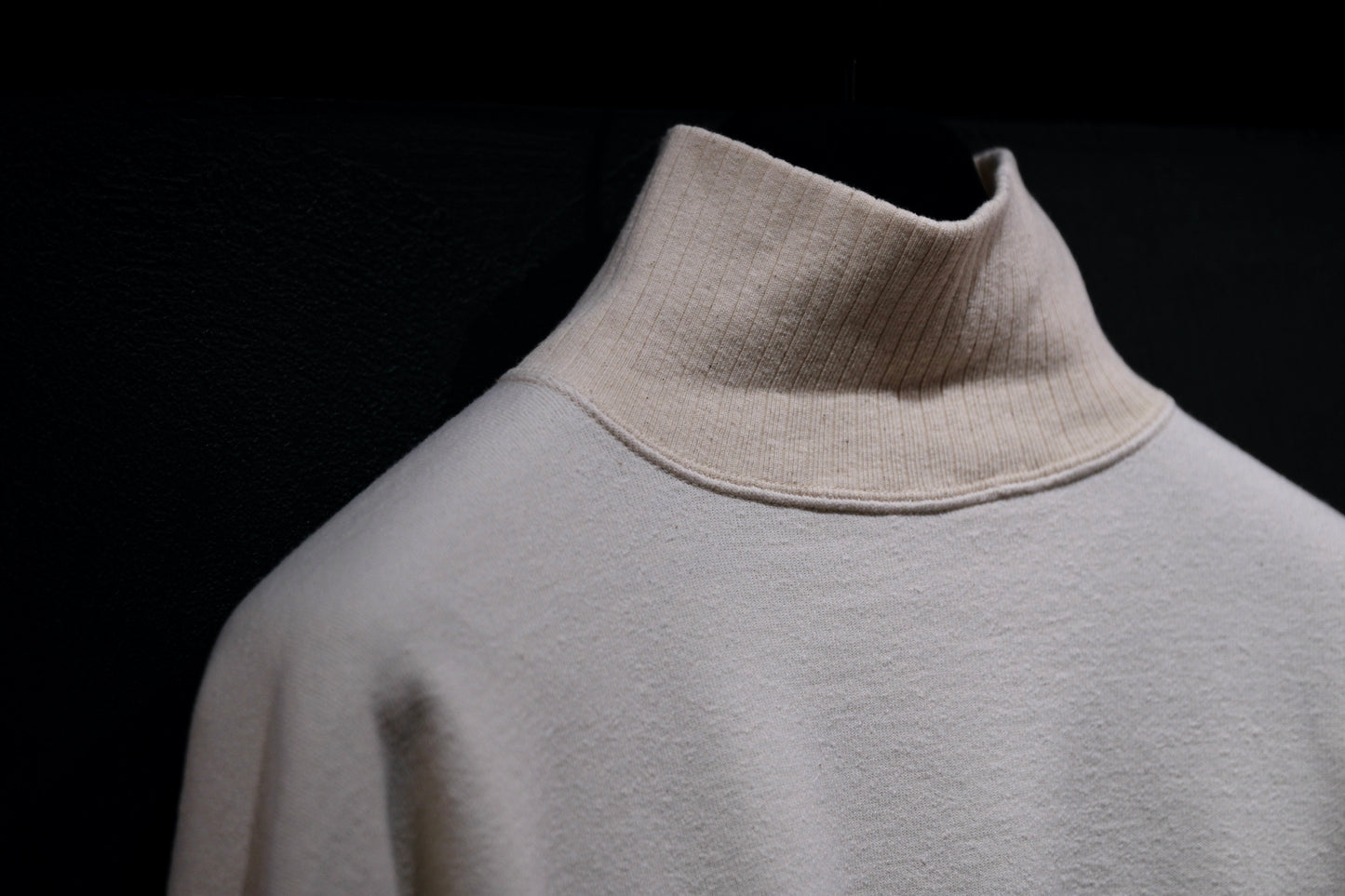 Special In Ordinary / HUN Pile High-Neck Long Sleeve / RAW (生成り）
