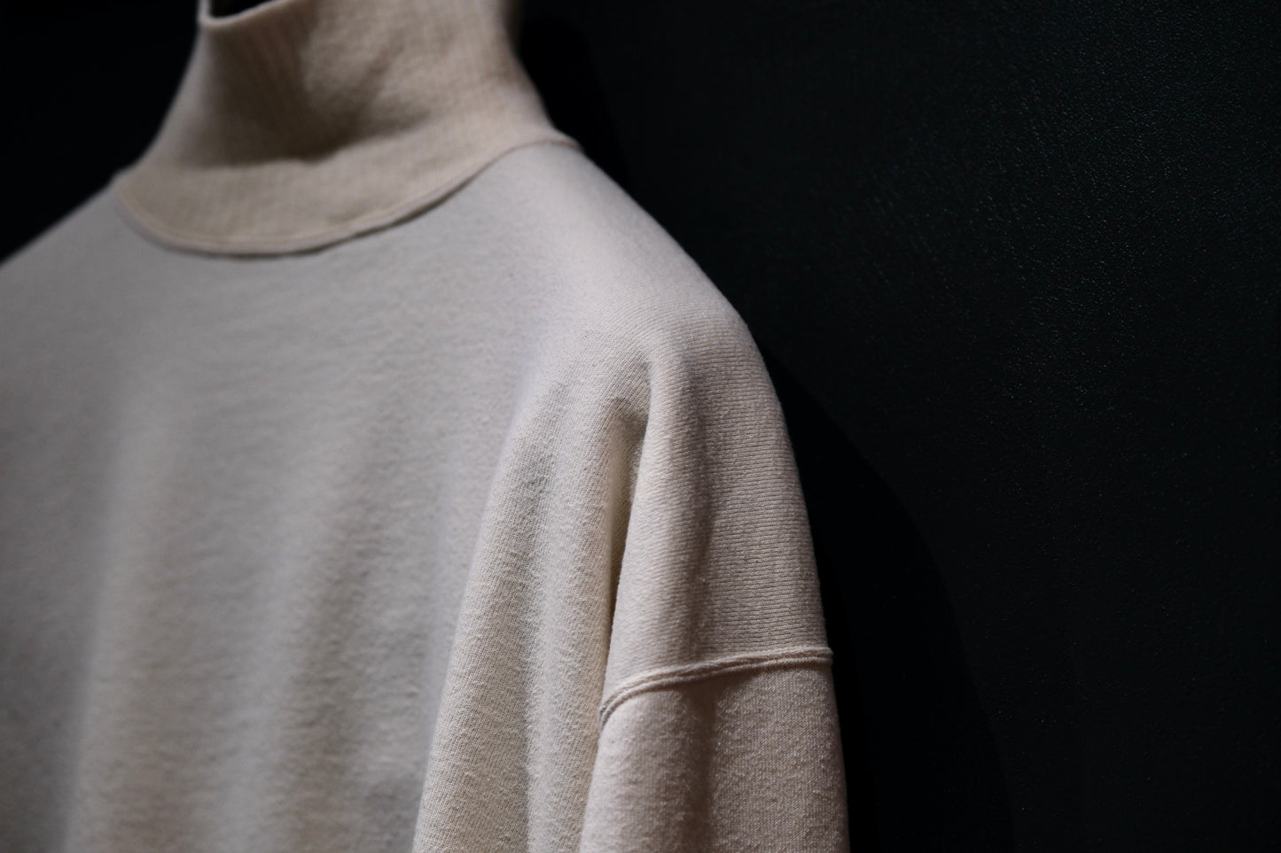 Special In Ordinary / HUN Pile High-Neck Long Sleeve / RAW (生成り）