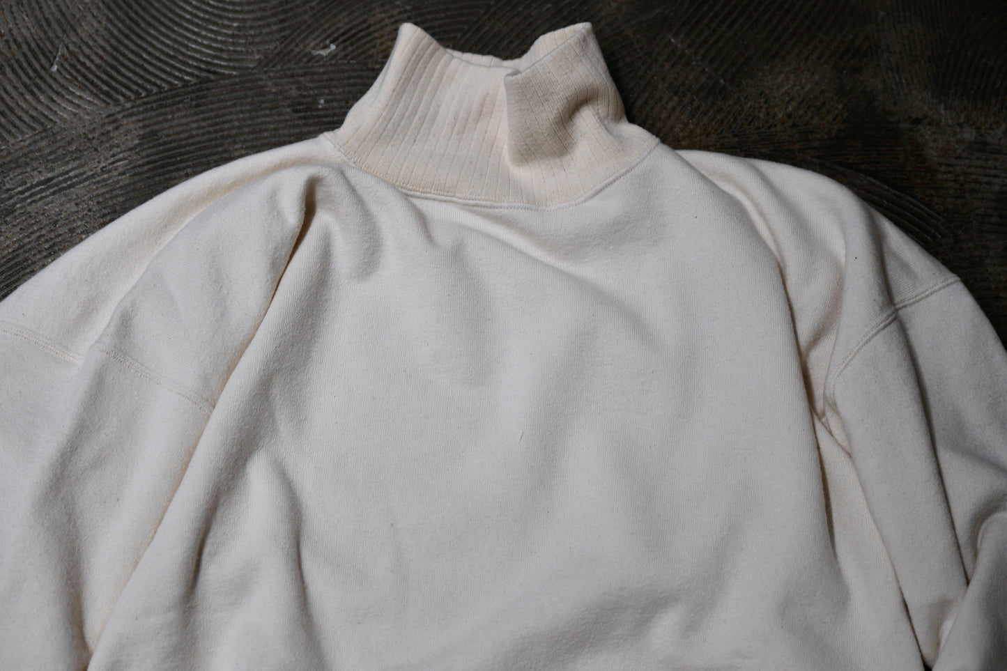 Special In Ordinary / HUN Pile High-Neck Long Sleeve / RAW (生成り）