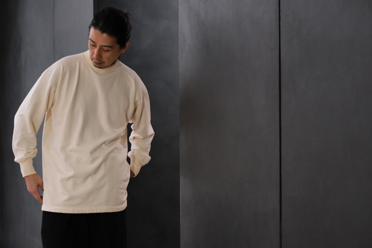 Special In Ordinary / HUN Pile High-Neck Long Sleeve / RAW (生成り）