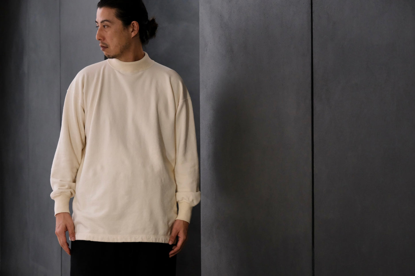 Special In Ordinary / HUN Pile High-Neck Long Sleeve / RAW (生成り）