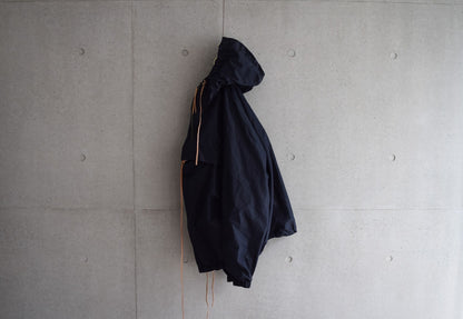 Wright. Oversized pocketable rain parka