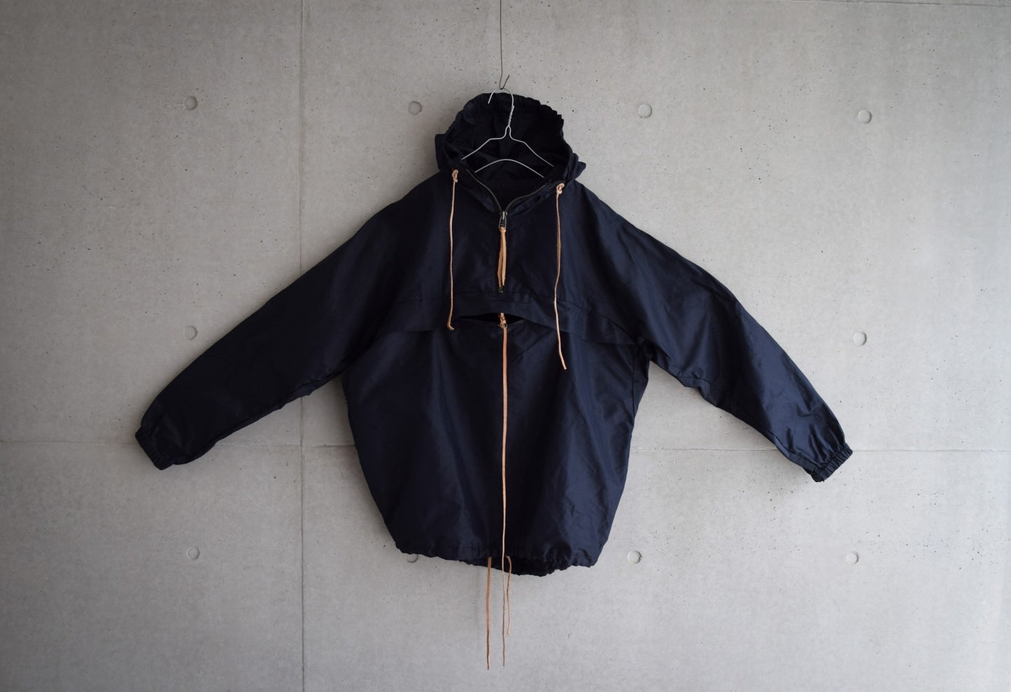 Wright. Oversized pocketable rain parka