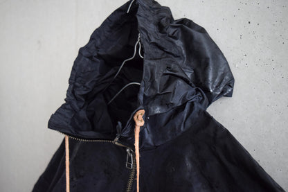 Wright. Oversized pocketable rain parka