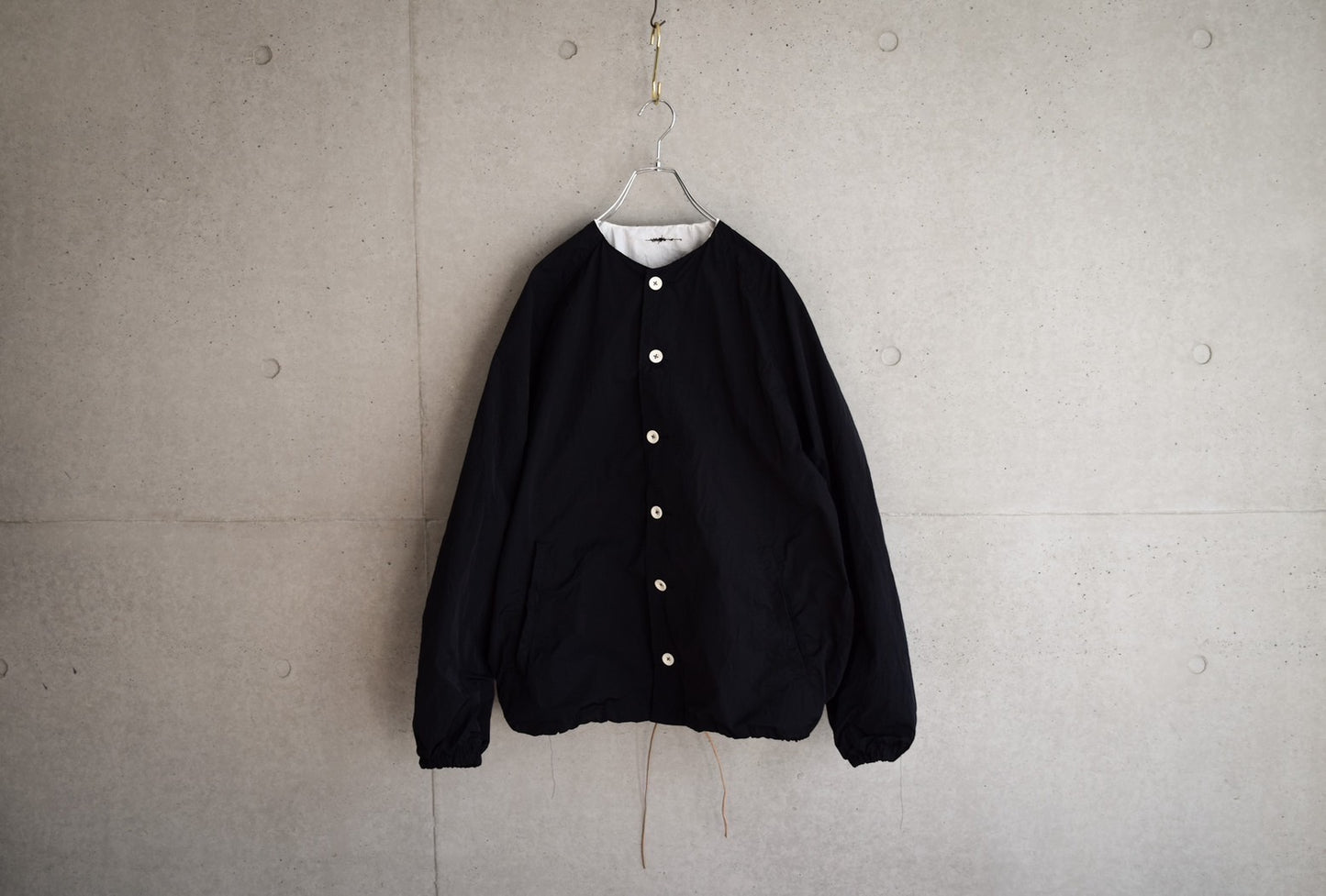 【受注商品】wright. / No-coller coach jacket (Hight density nylon taffeta coating / European vintage linen Sumi ink dye )